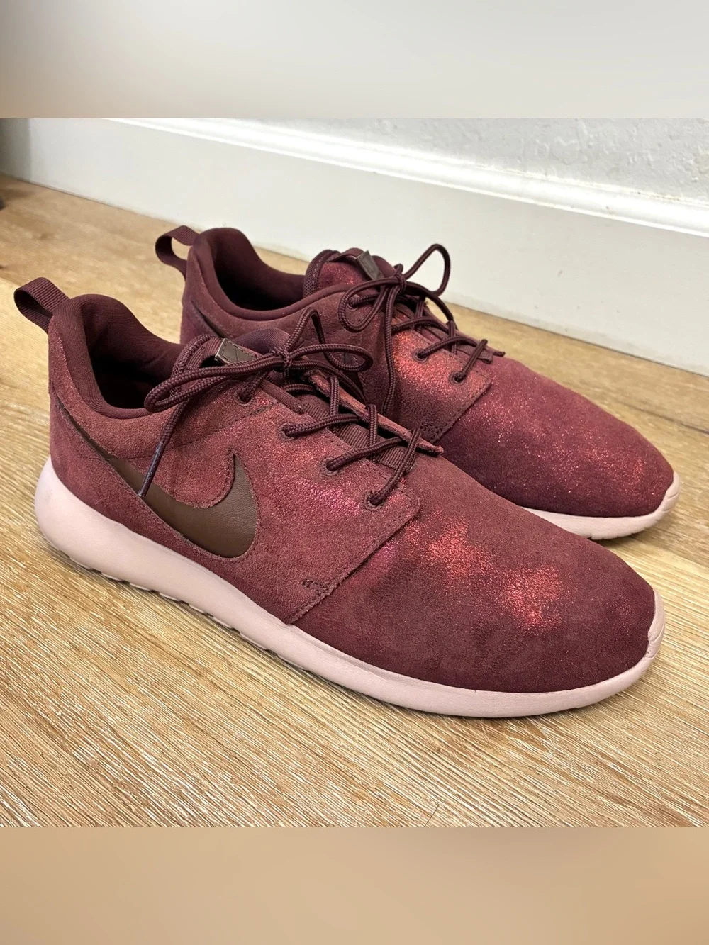 Nike Roshe One Premium Sneakers Red Burgundy Metallic Women’s US 10 EU 42 27cm